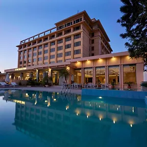 Hotel The Everest